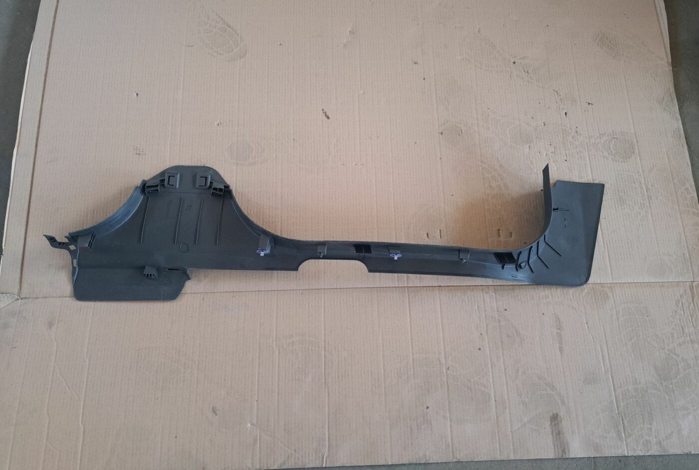 Sliekšņa priekšēja laba uzlika (salonā) priekš OPEL CORSA 2007 2 Sliekšņa priekšēja laba uzlika (salonā) priekš OPEL CORSA 2007