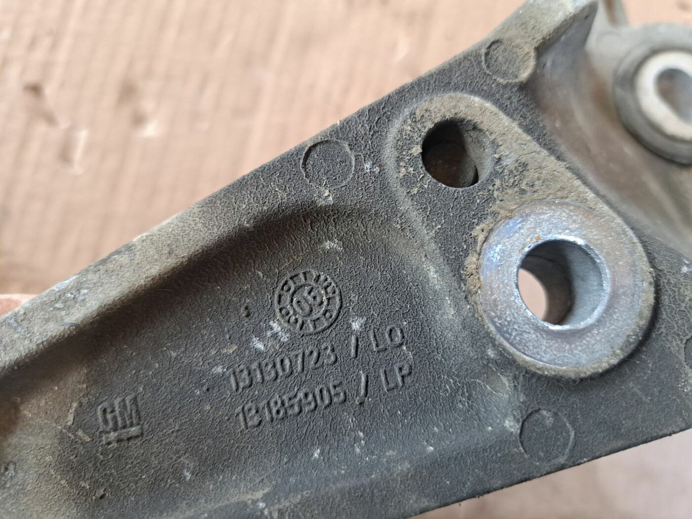 Pārnesumkārbas kronšteins priekš OPEL CORSA 2007 4 Pārnesumkārbas kronšteins priekš OPEL CORSA 2007