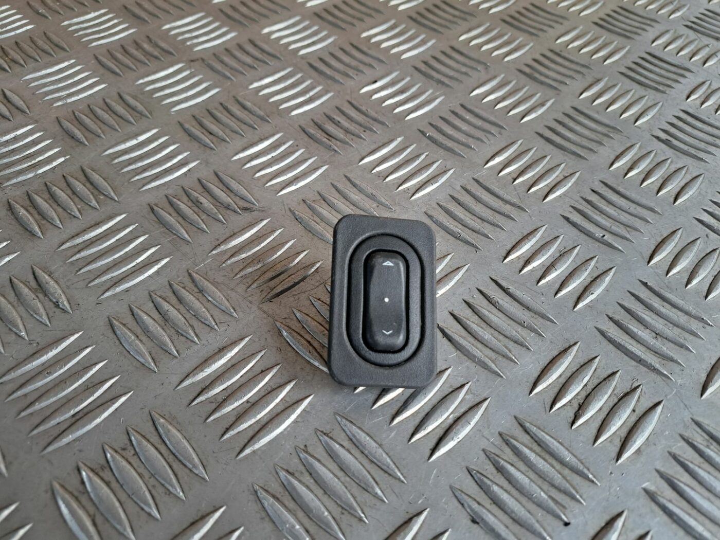 Stikla pacelšanas poga priekš OPEL MERIVA 2004 1 Stikla pacelšanas poga priekš OPEL MERIVA 2004