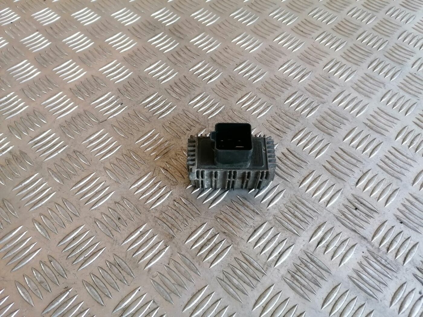 Kvēlsveču releja priekš OPEL MERIVA 2004 2 Kvēlsveču releja priekš OPEL MERIVA 2004