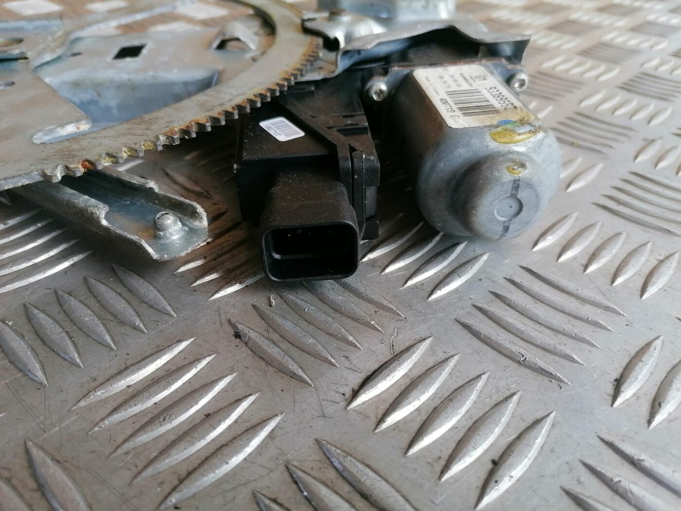 Stikla pacelšanas mehānisms priekšējais labais priekš OPEL MERIVA 2004 4 Stikla pacelšanas mehānisms priekšējais labais priekš OPEL MERIVA 2004