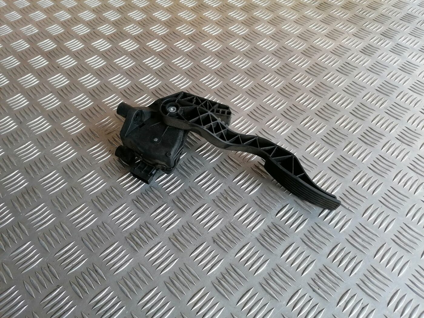 Gāzes pedālis priekš OPEL MERIVA 2004 1 Gāzes pedālis priekš OPEL MERIVA 2004