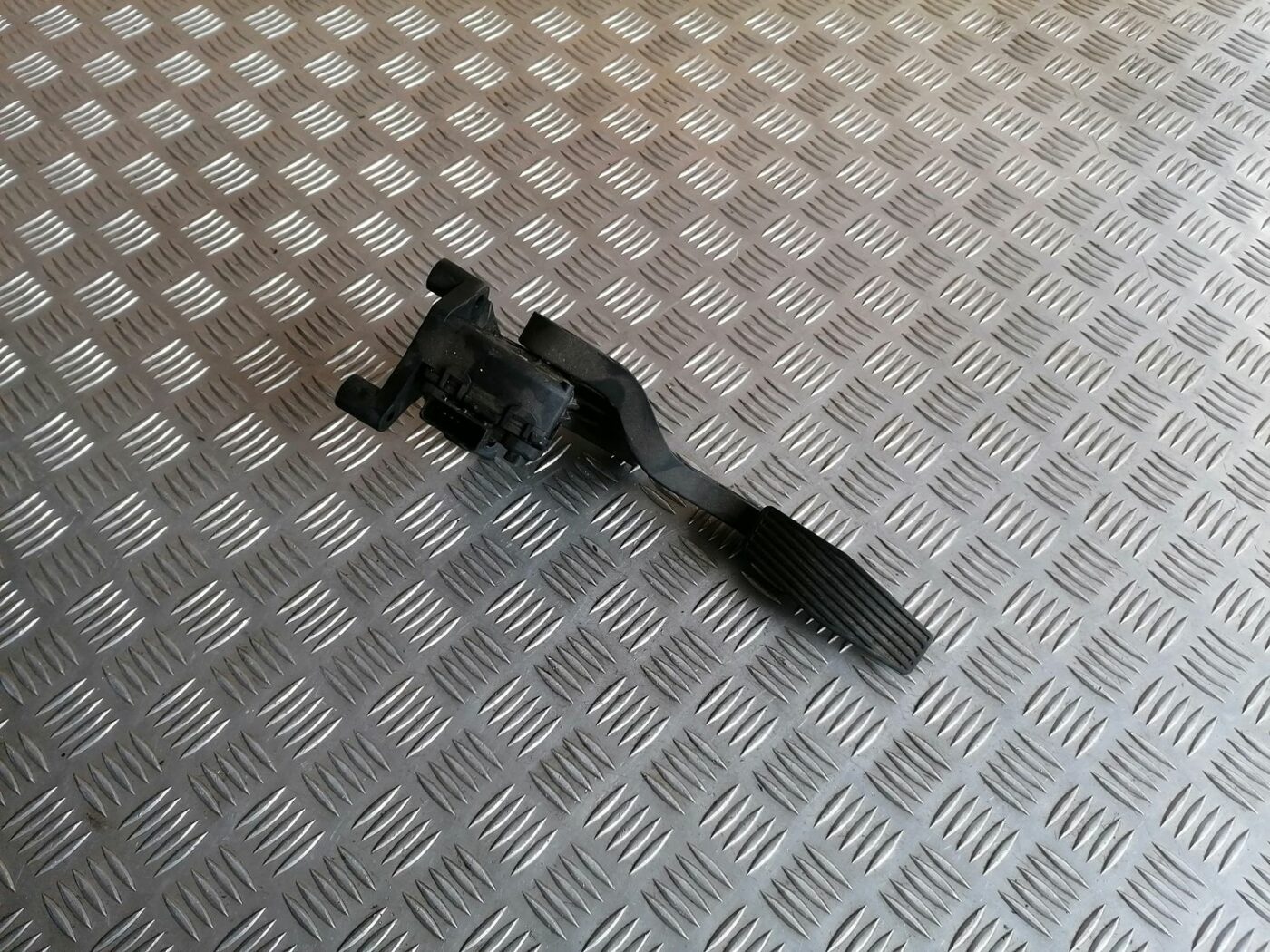 Gāzes pedālis priekš OPEL MERIVA 2004 3 Gāzes pedālis priekš OPEL MERIVA 2004