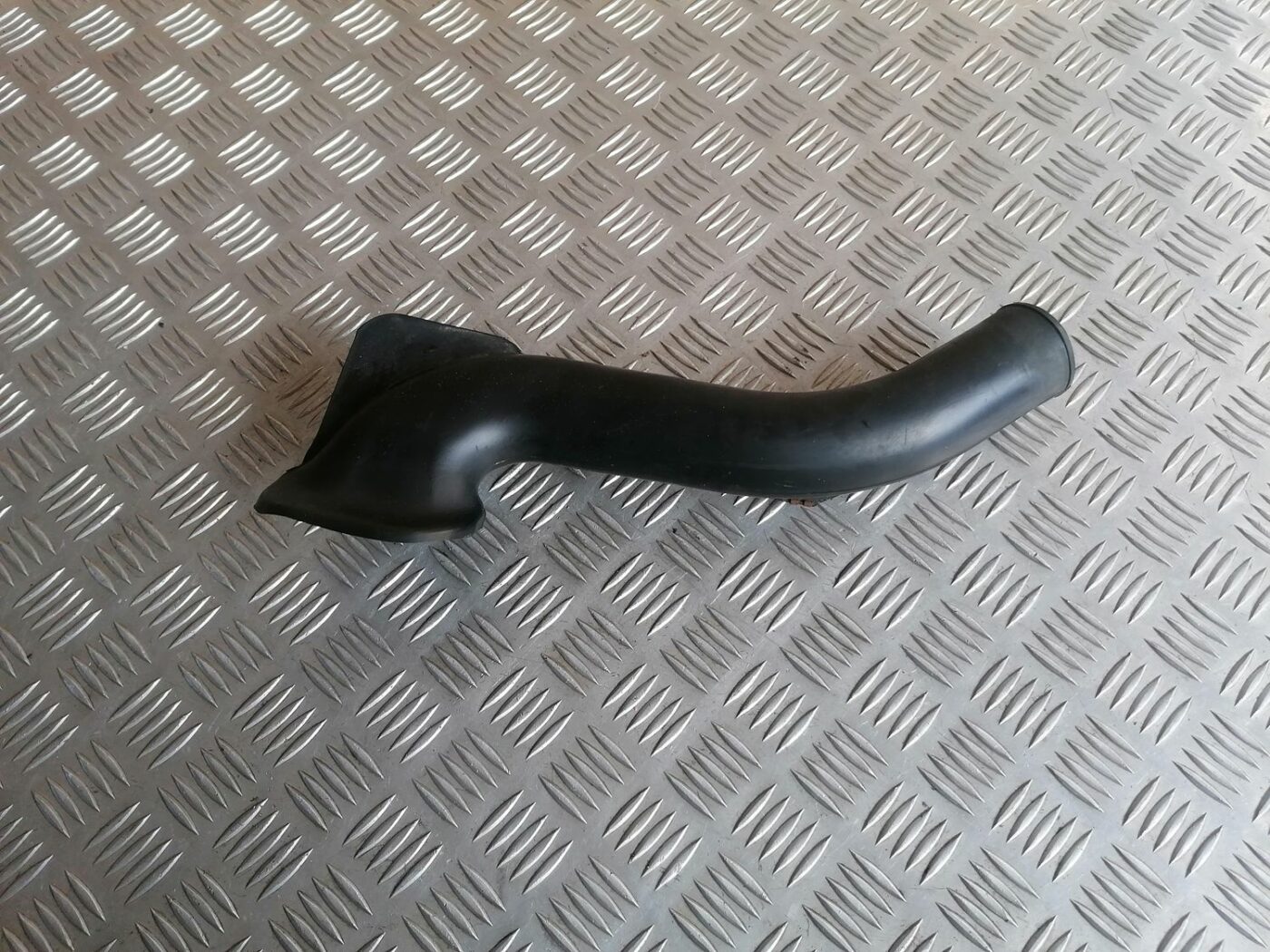 Gaisa ieplūdes šļūtene priekš OPEL MERIVA 2004 3 Gaisa ieplūdes šļūtene priekš OPEL MERIVA 2004