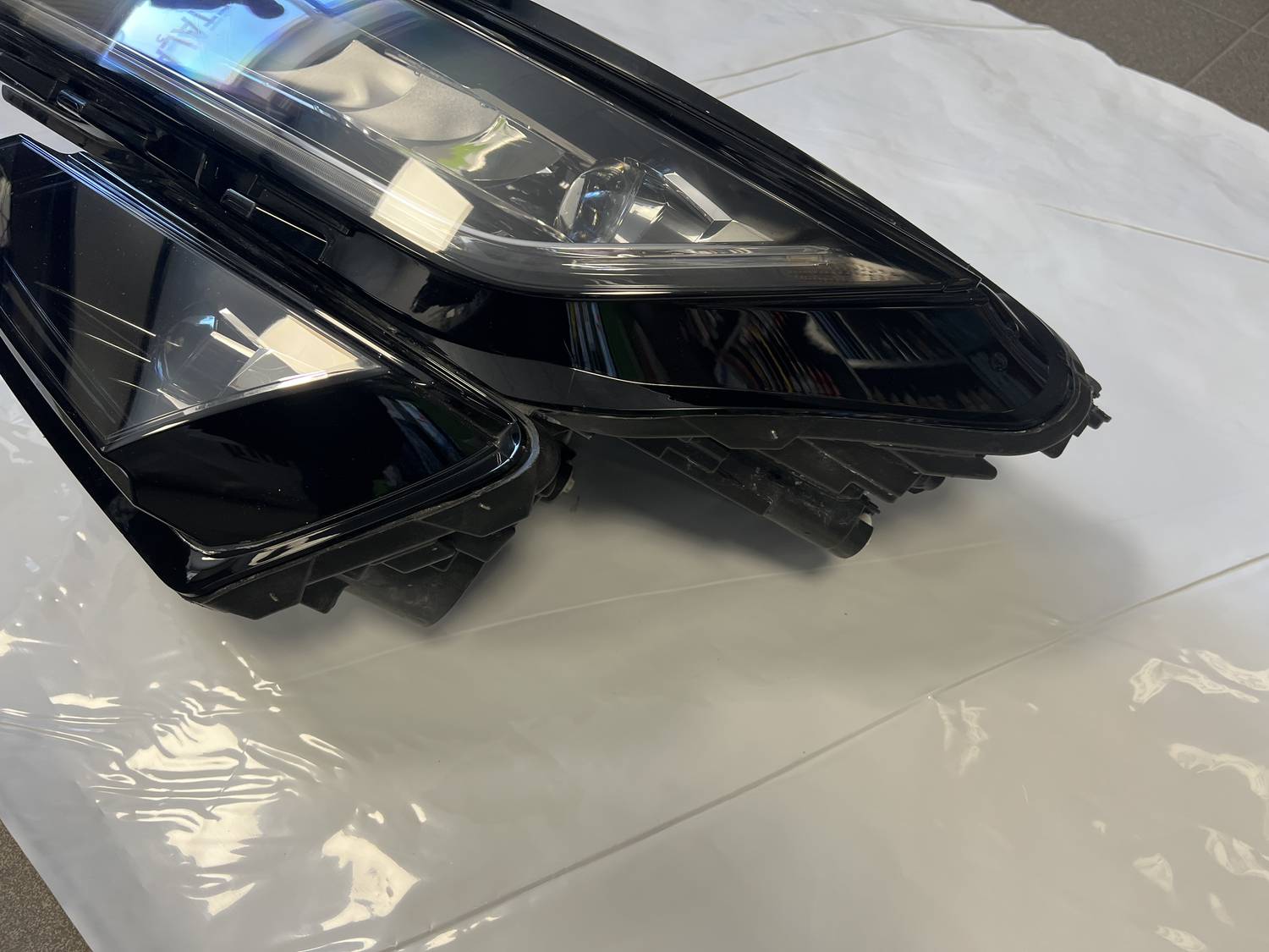 Priekšējais kreisais lukturis priekš ŠKODA KODIAQ 2018- 2 Priekšējais kreisais lukturis priekš ŠKODA KODIAQ 2018-