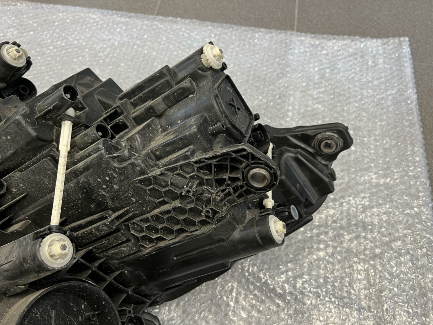 Priekšējais kreisais lukturis priekš Skoda Kodiaq 2017-2022 4 Priekšējais kreisais lukturis priekš Skoda Kodiaq 2017-2022