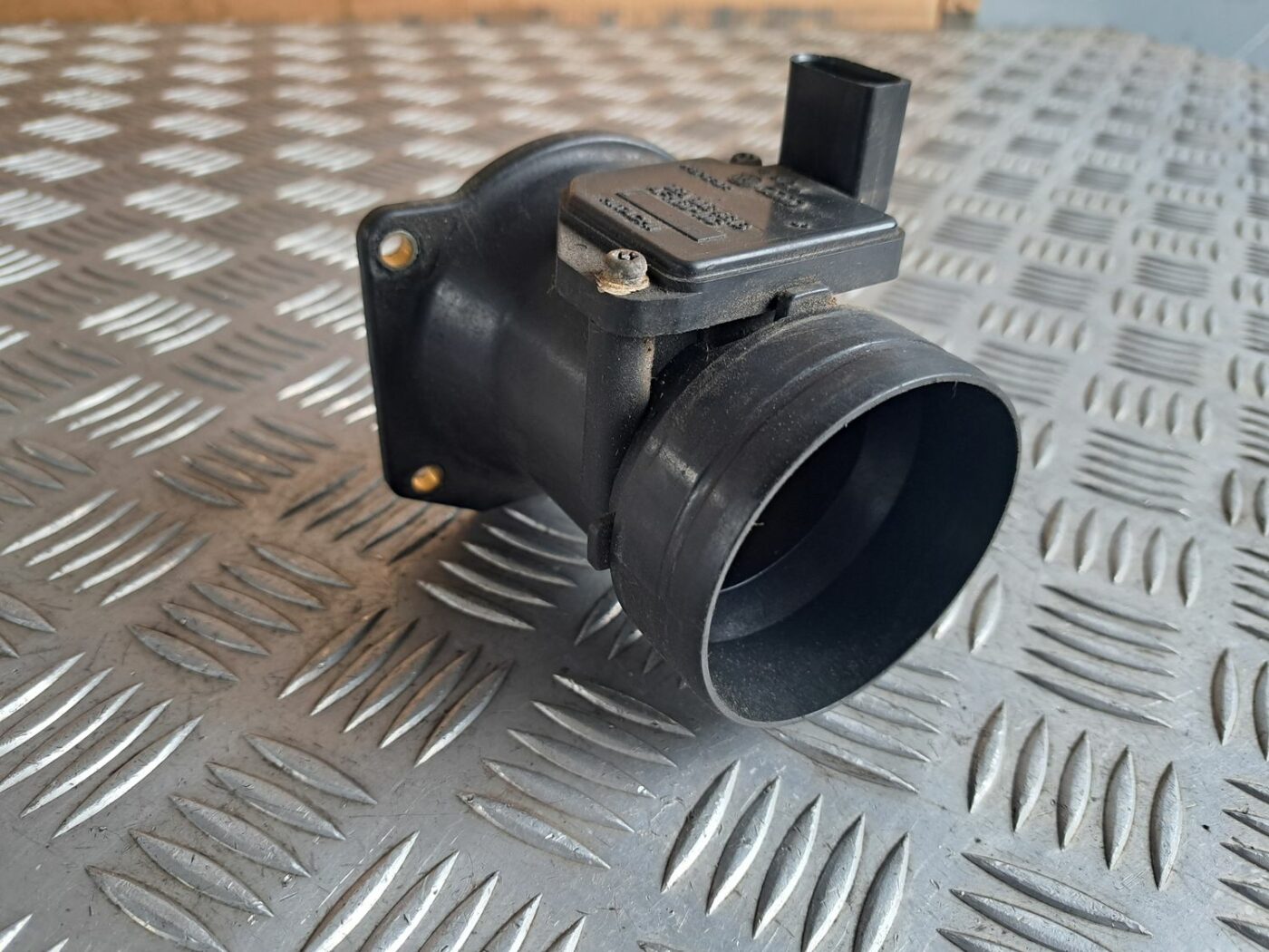 Gaisa plūsmas mērītājs priekš VW GOLF IV 1999 2 Gaisa plūsmas mērītājs priekš VW GOLF IV 1999