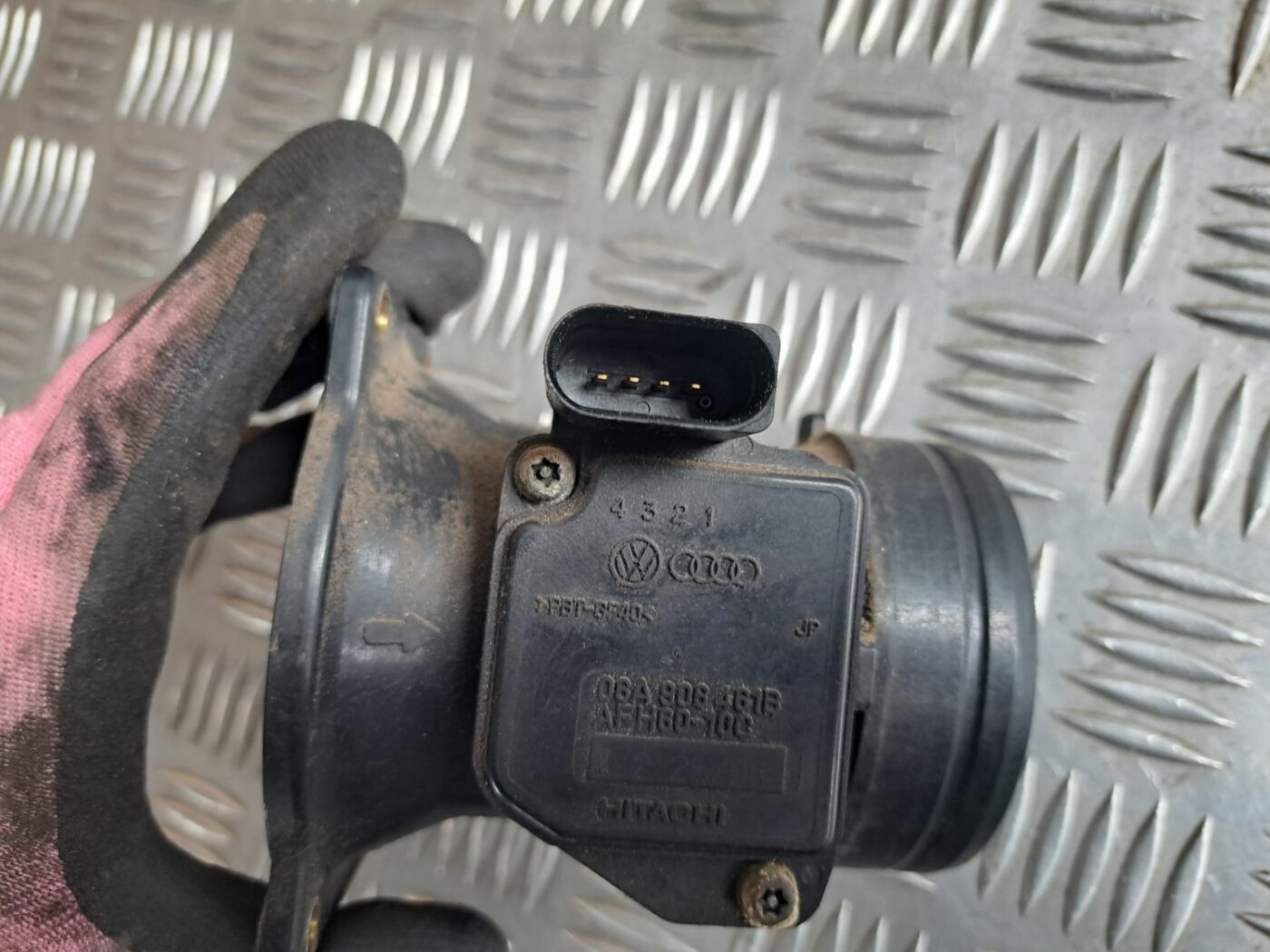 Gaisa plūsmas mērītājs priekš VW GOLF IV 1999 4 Gaisa plūsmas mērītājs priekš VW GOLF IV 1999