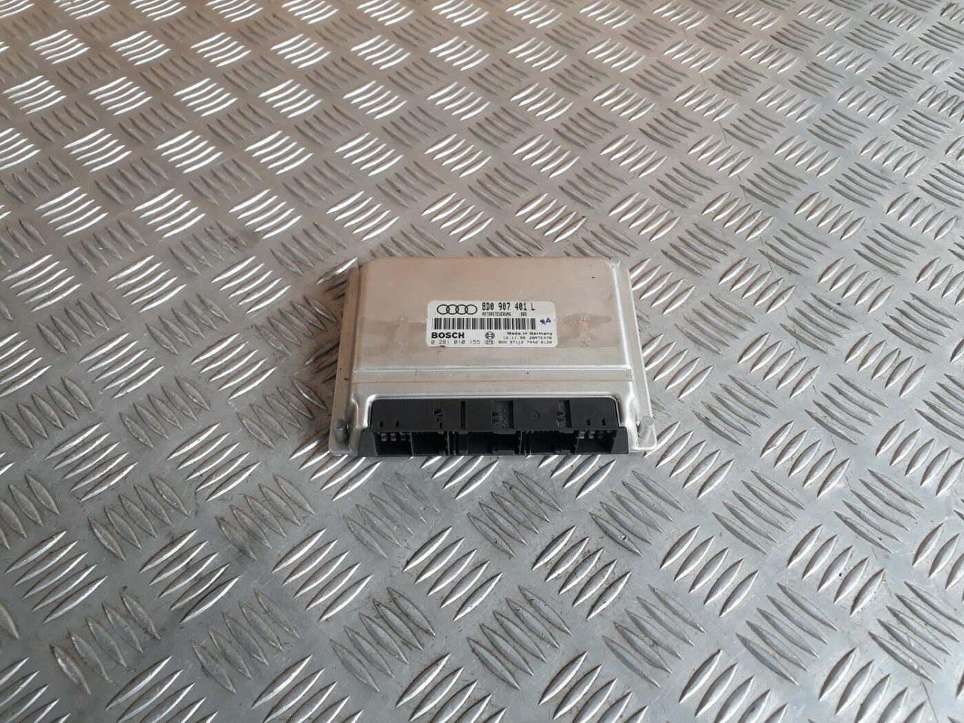 Dzinēja vadības bloks priekš AUDI A4 2000 AVANT 1 Dzinēja vadības bloks priekš AUDI A4 2000 AVANT