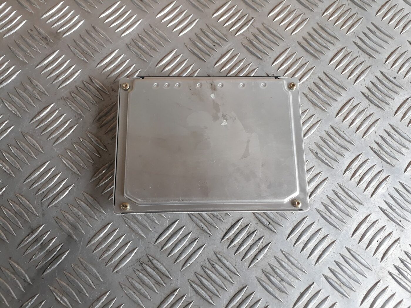 Dzinēja vadības bloks priekš AUDI A4 2000 AVANT 4 Dzinēja vadības bloks priekš AUDI A4 2000 AVANT