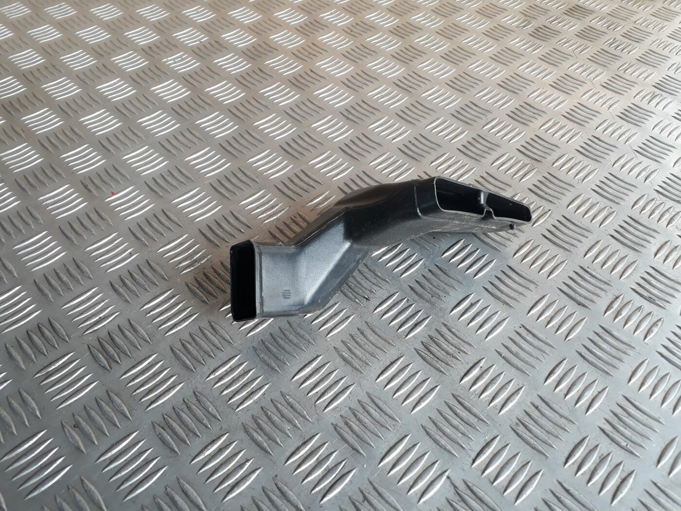 Salona gaisa vads priekš AUDI A4 2000 AVANT 1 Salona gaisa vads priekš AUDI A4 2000 AVANT