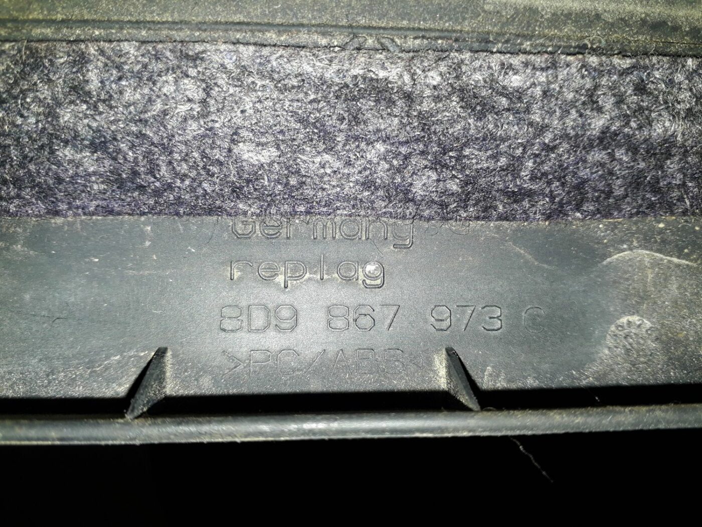 Bagāžnieka vāka apdare priekš AUDI A4 2000 AVANT 3 Bagāžnieka vāka apdare priekš AUDI A4 2000 AVANT