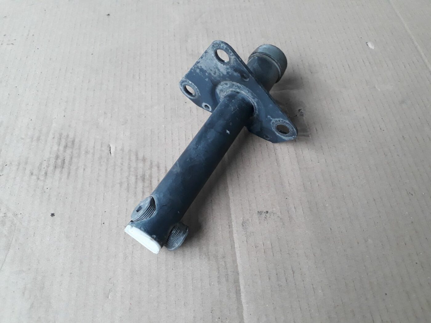 Priekšēja bufera pastiprinātāja kronšteins priekš AUDI A4 2000 AVANT 1 Priekšēja bufera pastiprinātāja kronšteins priekš AUDI A4 2000 AVANT