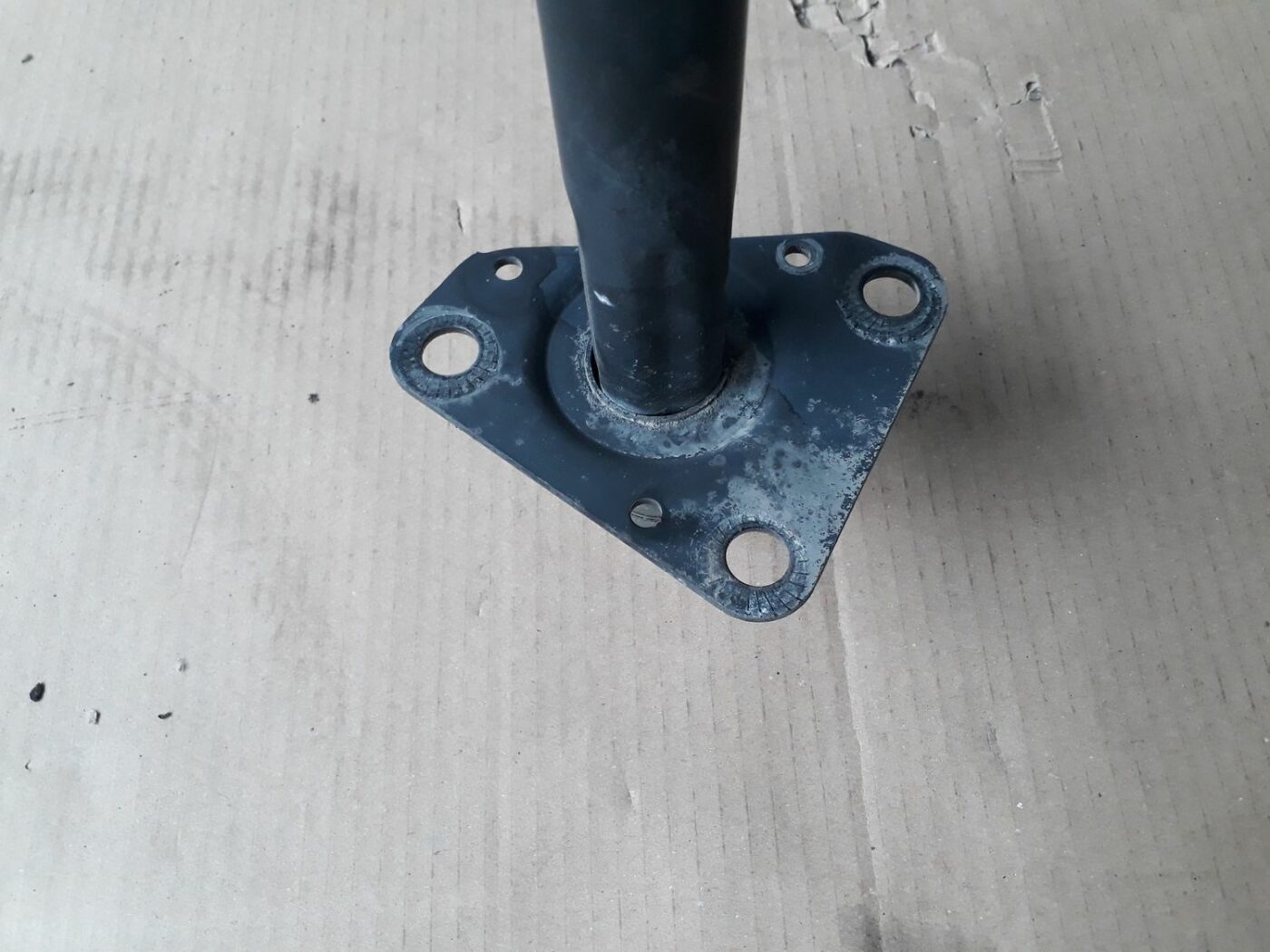 Priekšēja bufera pastiprinātāja kronšteins priekš AUDI A4 2000 AVANT 2 Priekšēja bufera pastiprinātāja kronšteins priekš AUDI A4 2000 AVANT