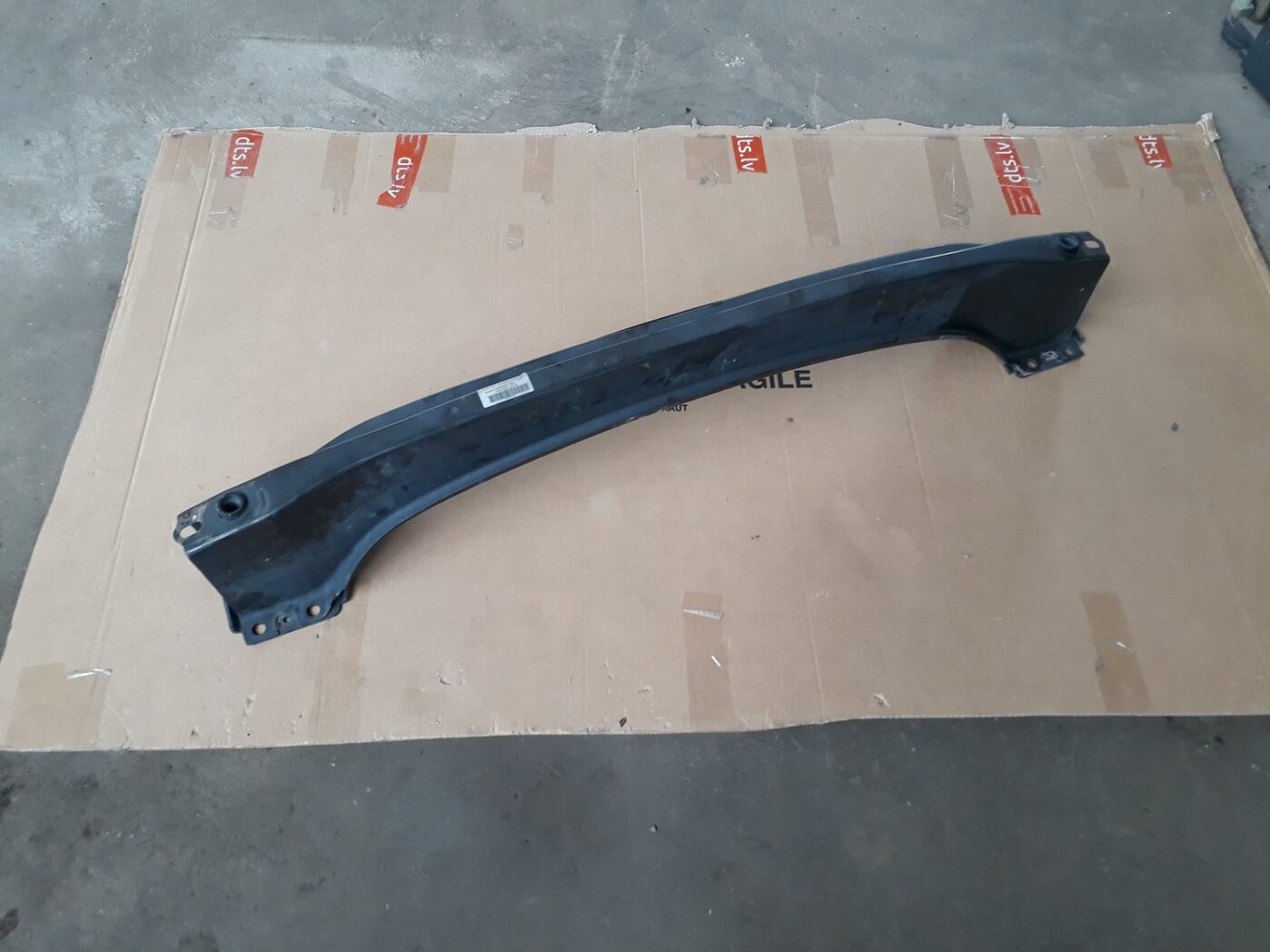 Aizmugurējā bufera pastiprinātājs priekš Porsche Cayenne (92A) 2011-2017 1 Aizmugurējā bufera pastiprinātājs priekš Porsche Cayenne (92A) 2011-2017