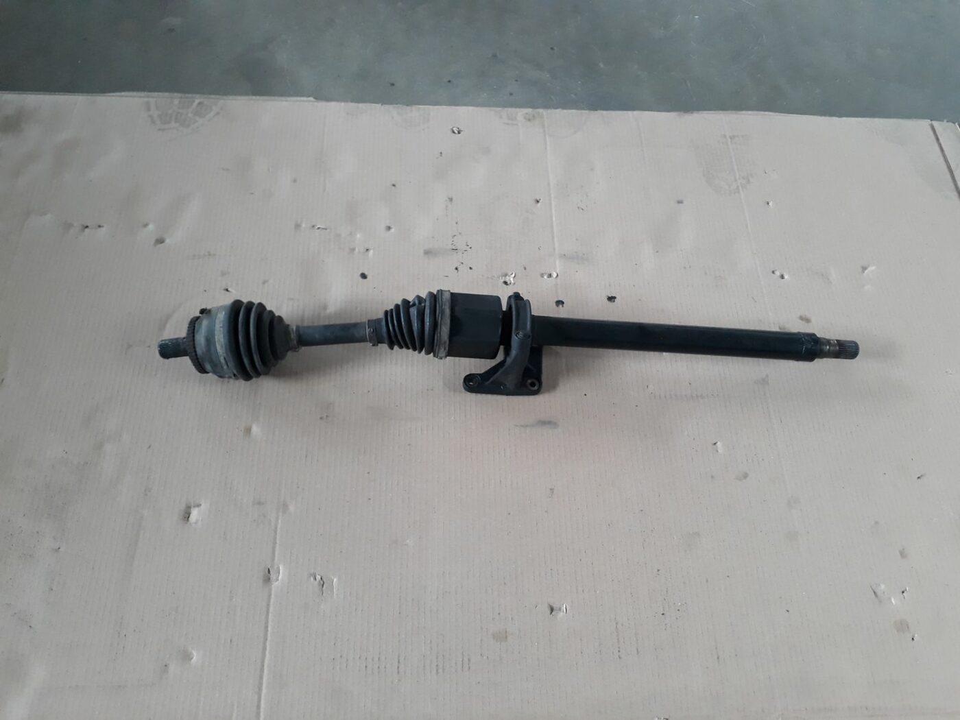 Pusass priekšēja labā priekš VOLVO S60 2007 1 Pusass priekšēja labā priekš VOLVO S60 2007