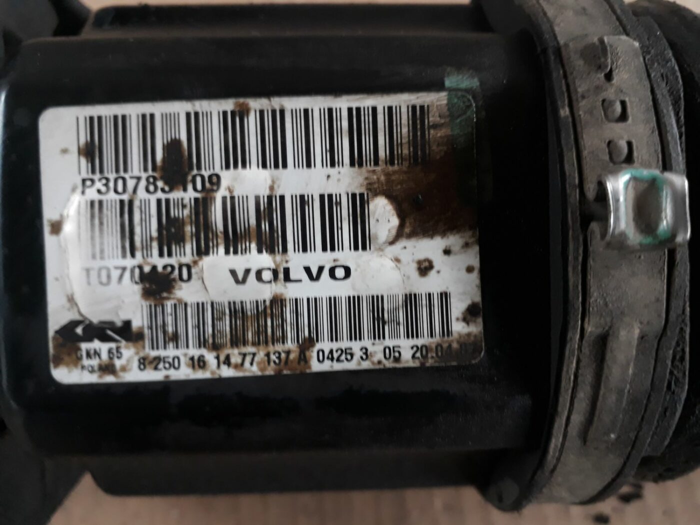 Pusass priekšēja labā priekš VOLVO S60 2007 5 Pusass priekšēja labā priekš VOLVO S60 2007