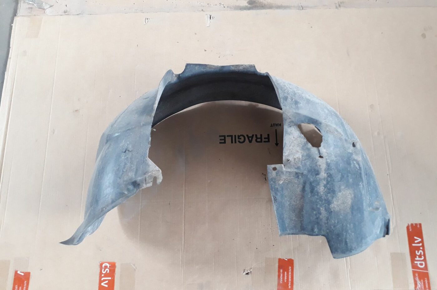 Priekšējais kreisais paspārns priekš VOLVO S60 2007 2 Priekšējais kreisais paspārns priekš VOLVO S60 2007