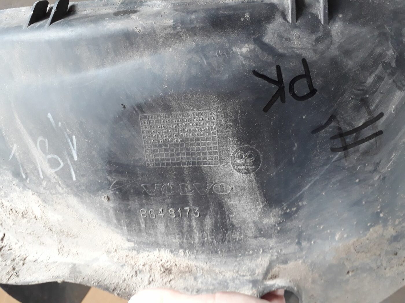 Priekšējais kreisais paspārns priekš VOLVO S60 2007 4 Priekšējais kreisais paspārns priekš VOLVO S60 2007