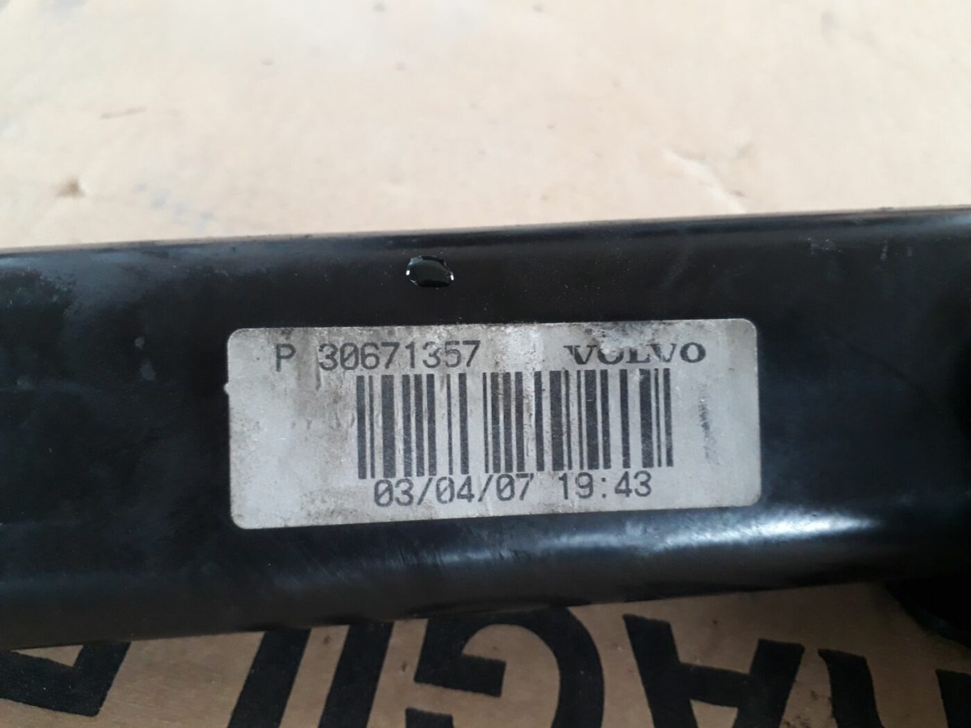 Priekšējo statņu stiprinājums priekš VOLVO S60 2007 3 Priekšējo statņu stiprinājums priekš VOLVO S60 2007