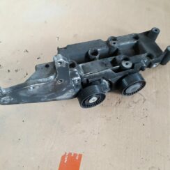 Dzinēja kronšteins priekš VOLVO S60 2007