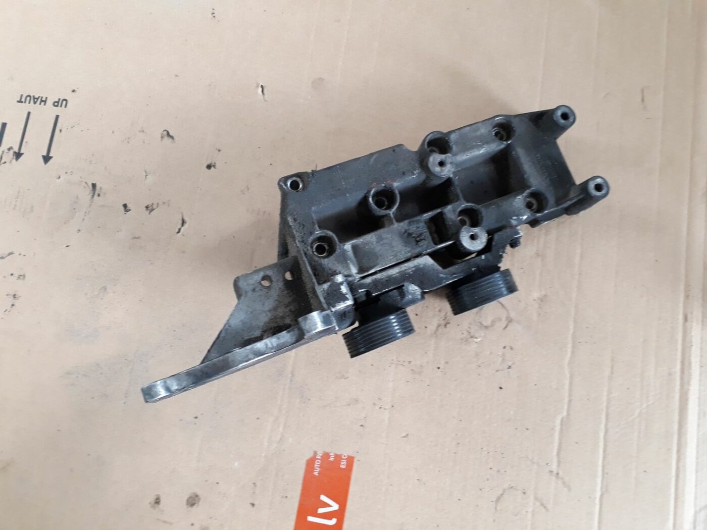 Dzinēja kronšteins priekš VOLVO S60 2007 2 Dzinēja kronšteins priekš VOLVO S60 2007