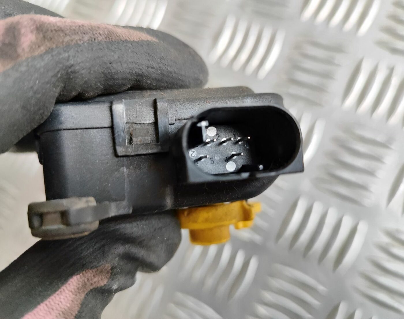 Apsildes sistēmas aktuators priekš VW GOLF IV 1999 4 Apsildes sistēmas aktuators priekš VW GOLF IV 1999