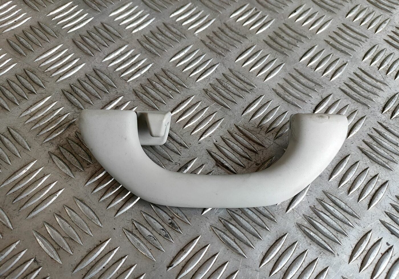 Salona rokturis griestos priekš VW GOLF IV 1999 2 Salona rokturis griestos priekš VW GOLF IV 1999