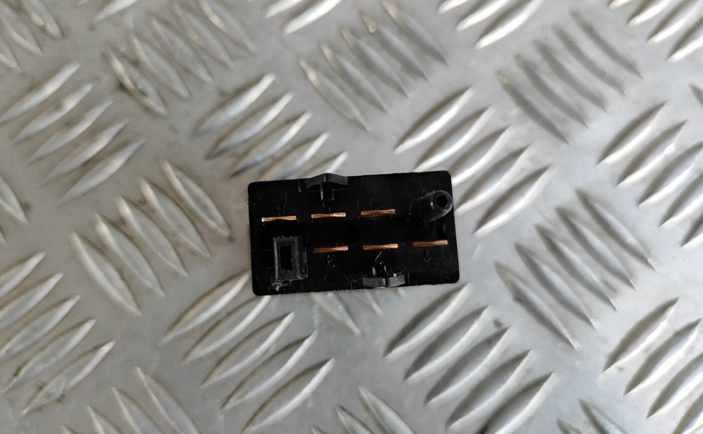 Aizmugurējā stikla apsildes ieslēgšanas poga priekš VW GOLF IV 1999 4 Aizmugurējā stikla apsildes ieslēgšanas poga priekš VW GOLF IV 1999