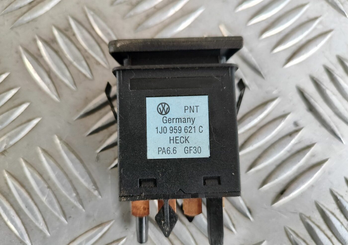 Aizmugurējā stikla apsildes ieslēgšanas poga priekš VW GOLF IV 1999 3 Aizmugurējā stikla apsildes ieslēgšanas poga priekš VW GOLF IV 1999