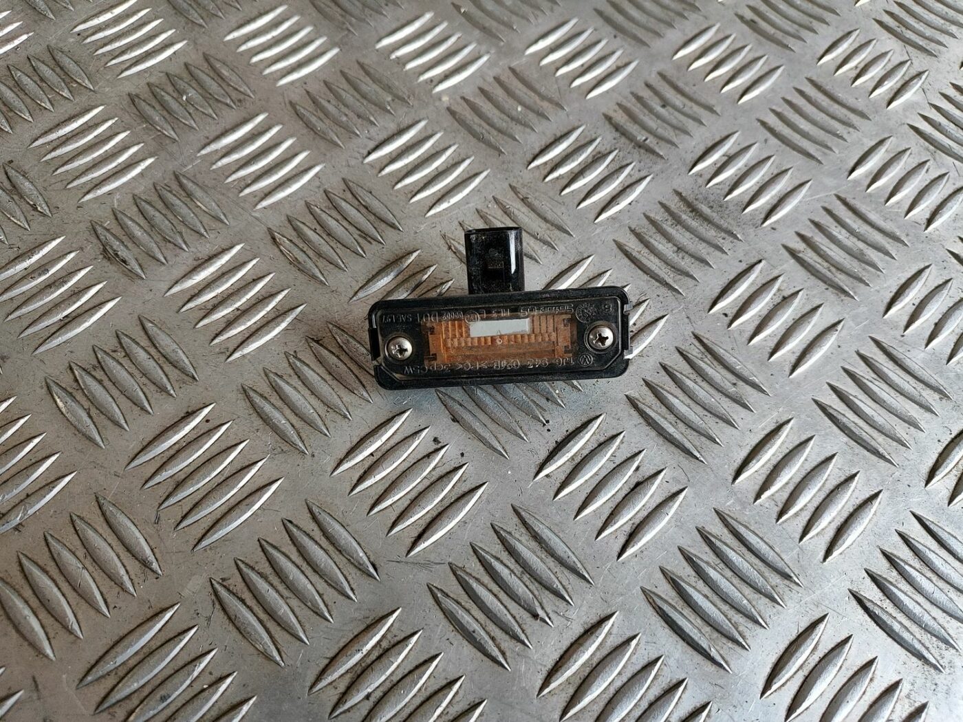 Numura zīmes apgaismojums priekš VW GOLF IV 1999 1 Numura zīmes apgaismojums priekš VW GOLF IV 1999