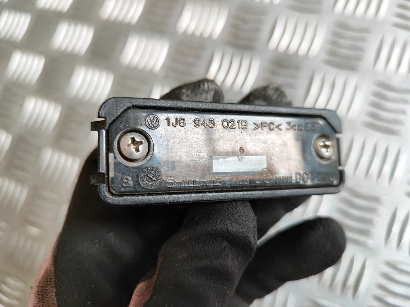 Numura zīmes apgaismojums priekš VW GOLF IV 1999 3 Numura zīmes apgaismojums priekš VW GOLF IV 1999