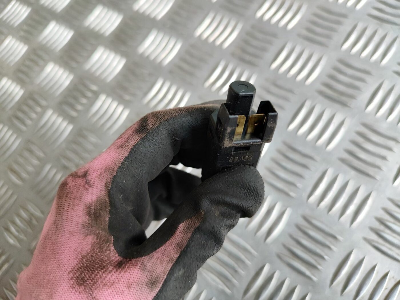 Bremžu signāla slēdzis priekš VW GOLF IV 1999 4 Bremžu signāla slēdzis priekš VW GOLF IV 1999