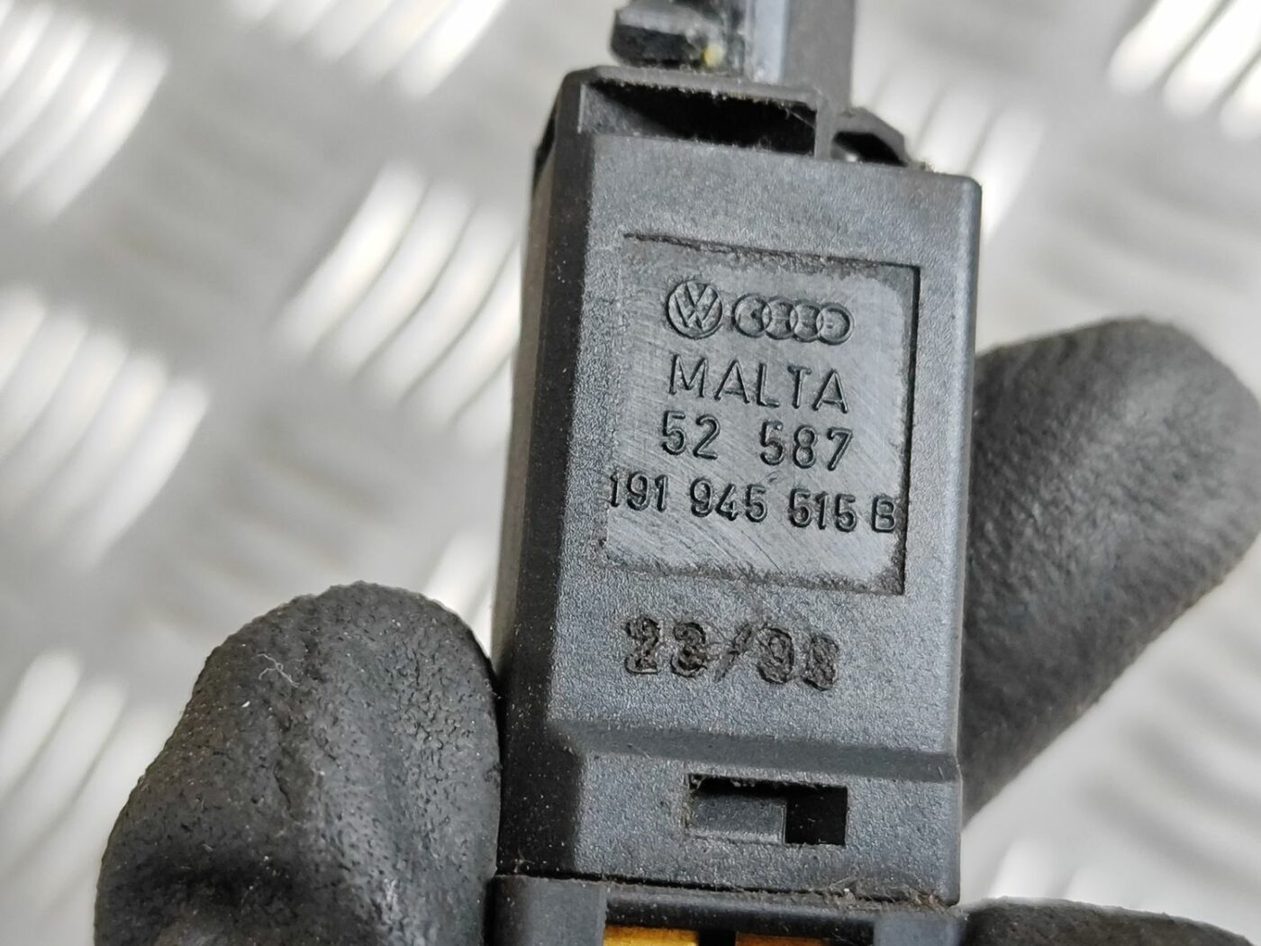 Bremžu signāla slēdzis priekš VW GOLF IV 1999 3 Bremžu signāla slēdzis priekš VW GOLF IV 1999