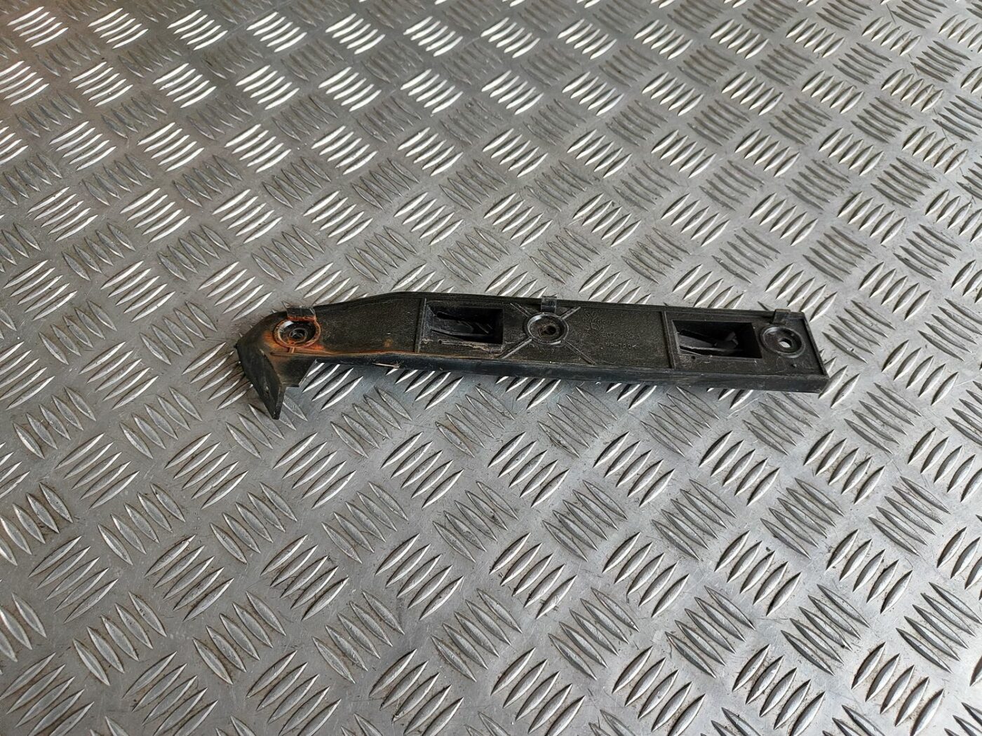 Priekšēja bufera kronšteins priekš VW GOLF IV 1999 1 Priekšēja bufera kronšteins priekš VW GOLF IV 1999