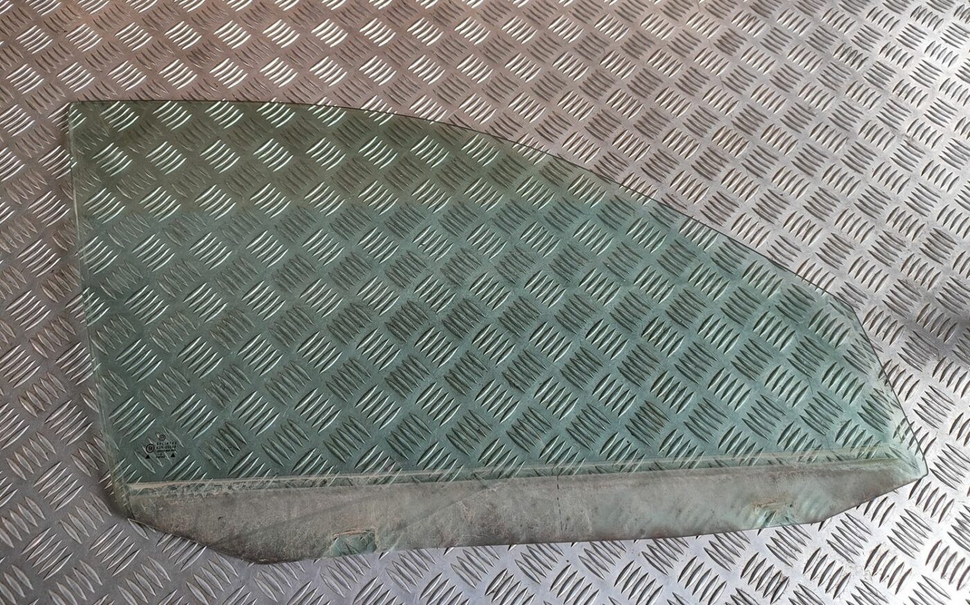 Priekšējo labo durvju stikls priekš VW GOLF IV 1999 1 Priekšējo labo durvju stikls priekš VW GOLF IV 1999