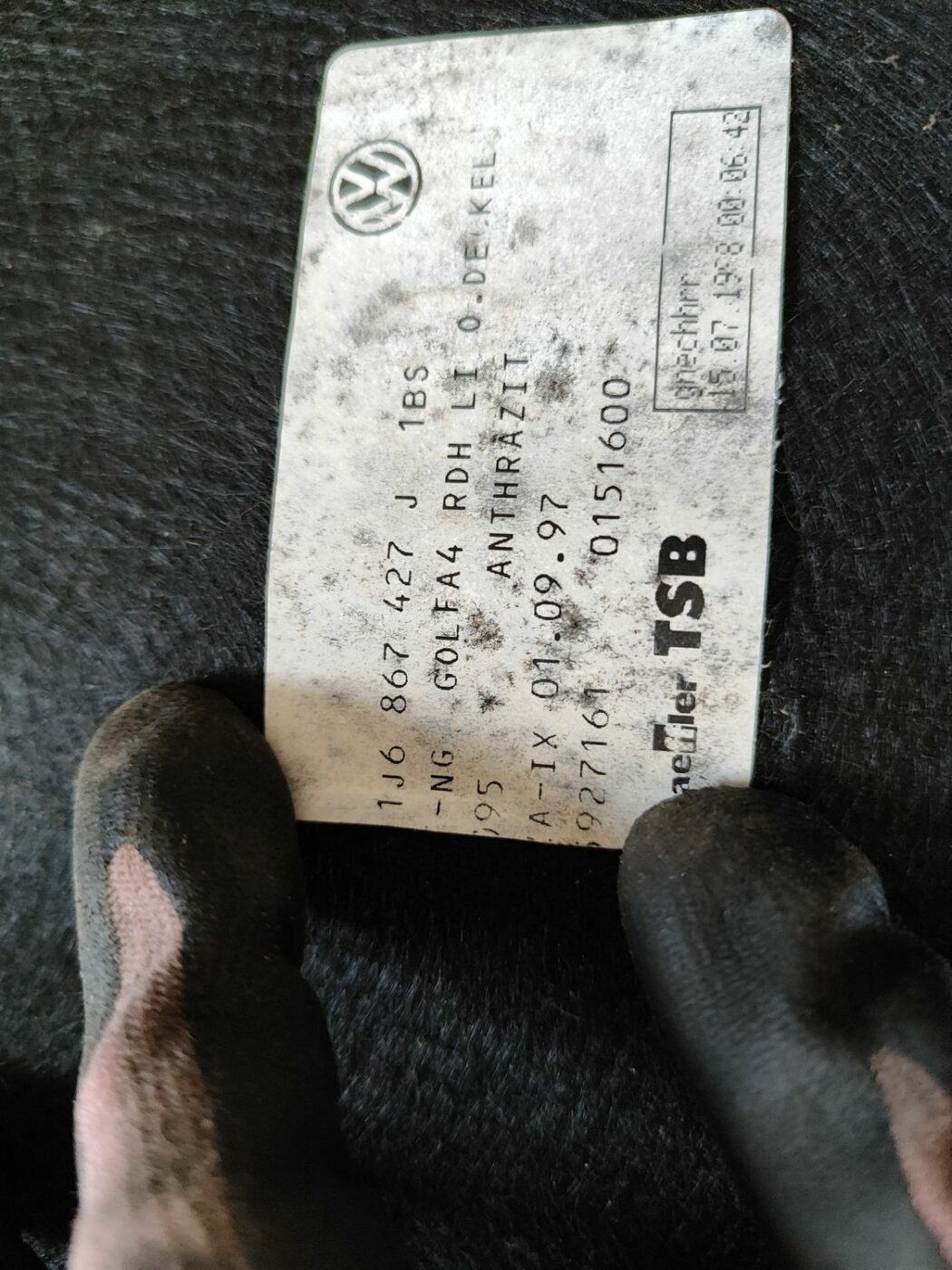 Bagāžnieka nodalījuma sānu apdare priekš VW GOLF IV 1999 3 Bagāžnieka nodalījuma sānu apdare priekš VW GOLF IV 1999