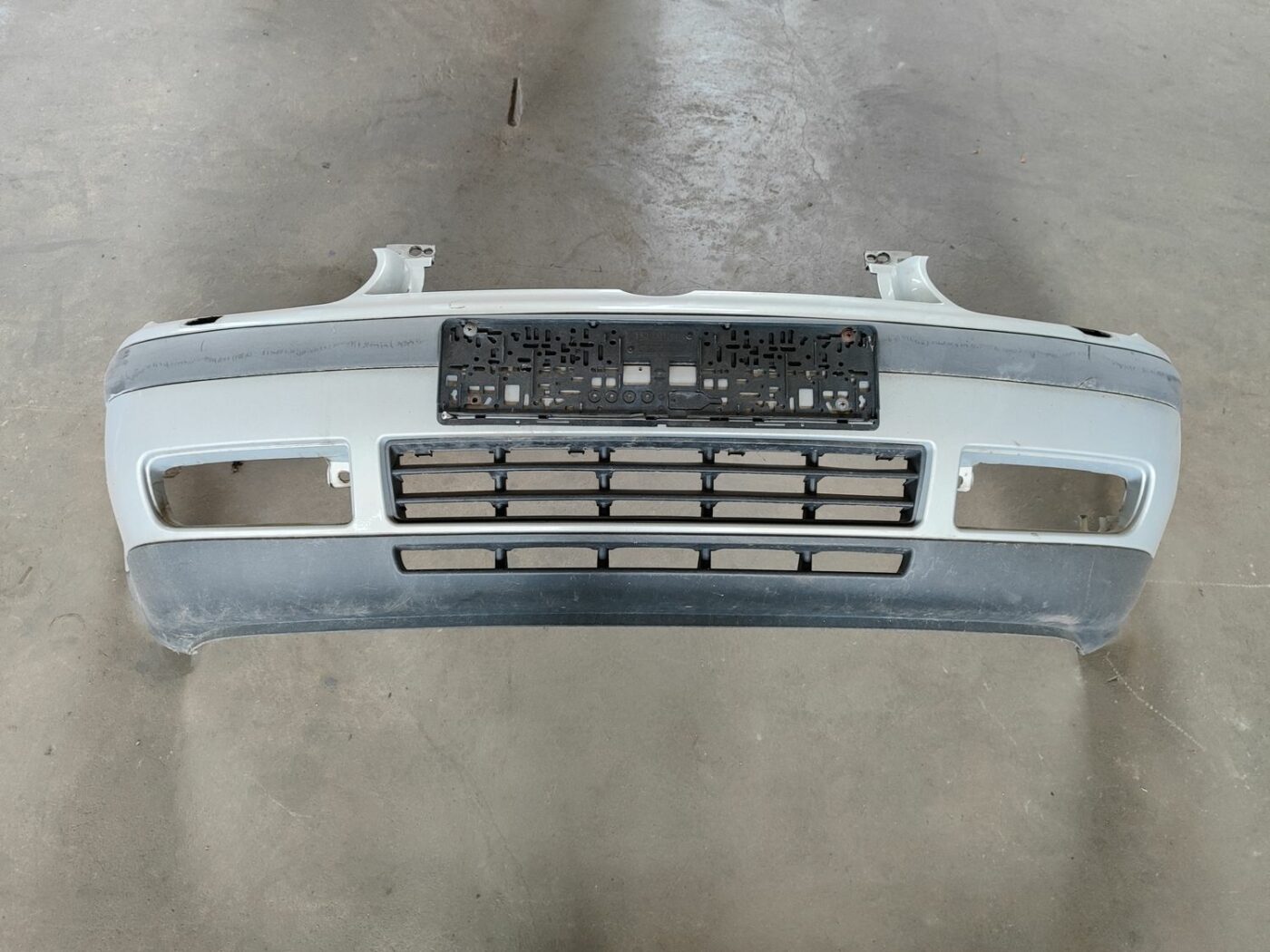 Priekšējais buferis priekš VW GOLF IV 1999 2 Priekšējais buferis priekš VW GOLF IV 1999