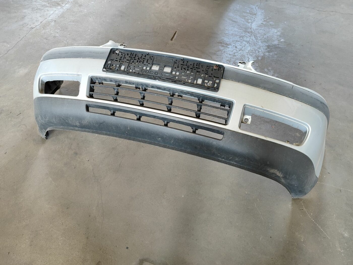 Priekšējais buferis priekš VW GOLF IV 1999 8 Priekšējais buferis priekš VW GOLF IV 1999