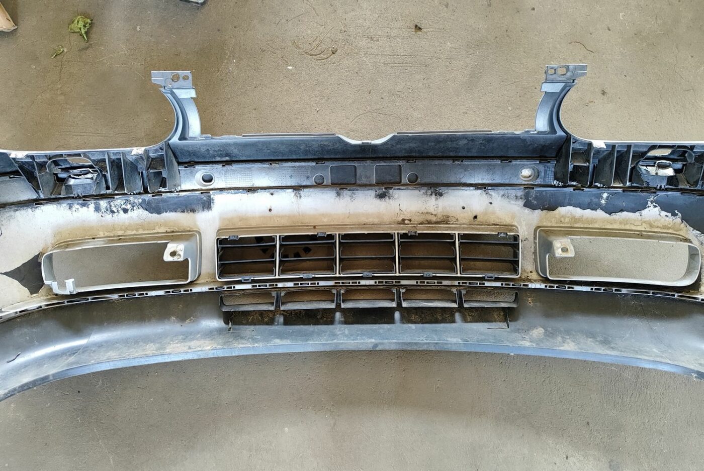 Priekšējais buferis priekš VW GOLF IV 1999 5 Priekšējais buferis priekš VW GOLF IV 1999