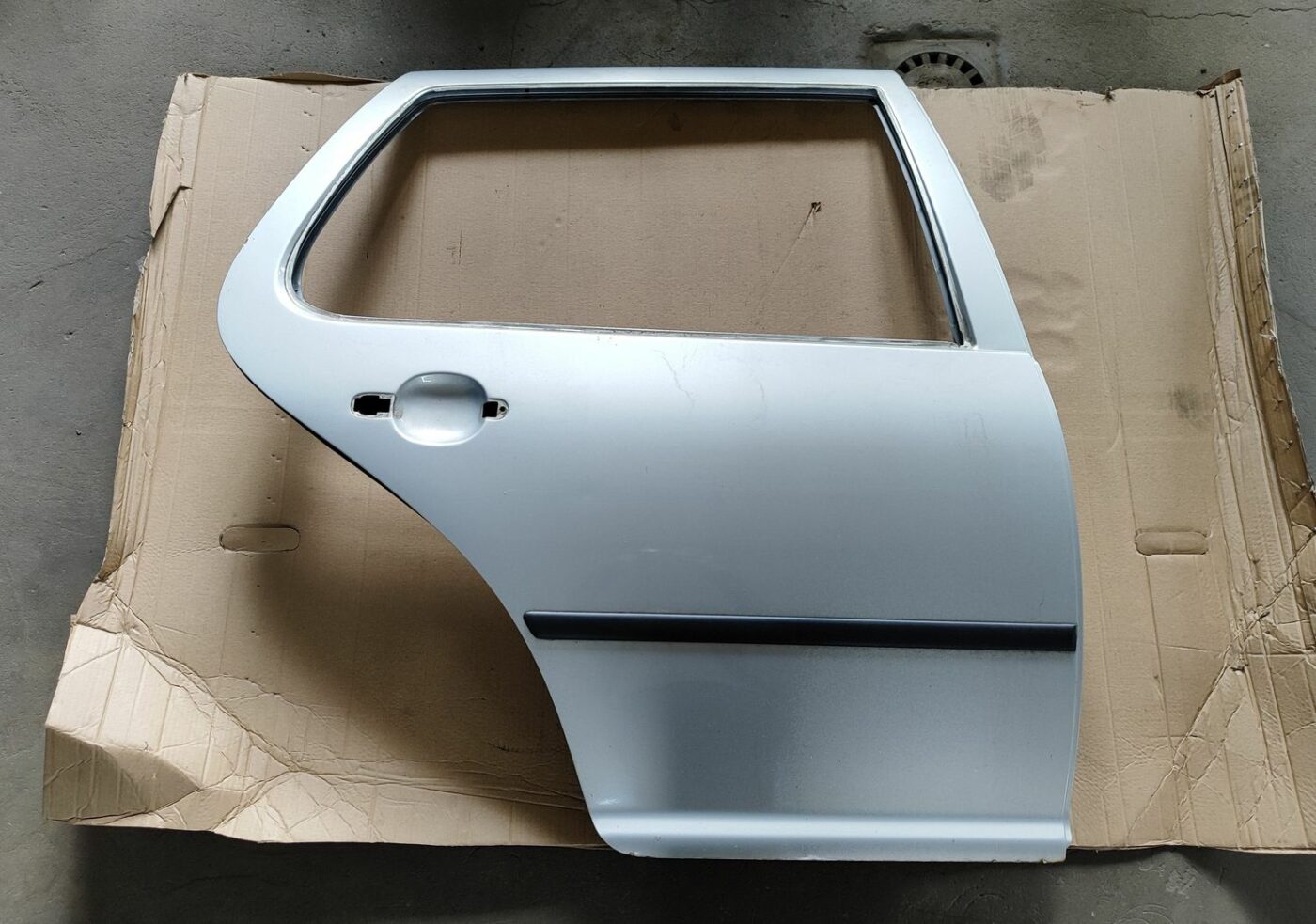 Aizmugurējās labās durvis priekš VW GOLF IV 1999 1 Aizmugurējās labās durvis priekš VW GOLF IV 1999