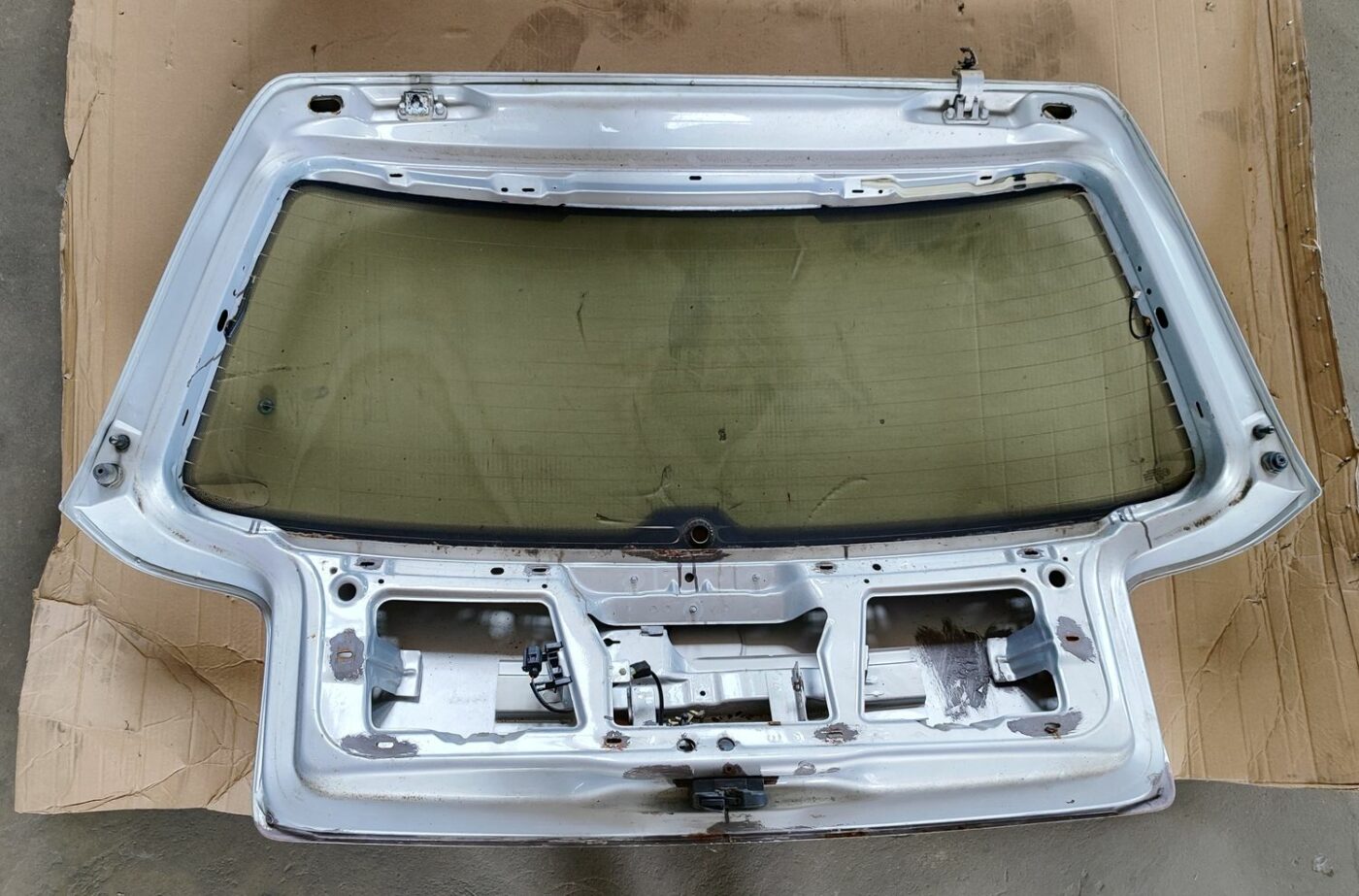 Bagāžnieka vāks priekš VW GOLF IV 1999 6 Bagāžnieka vāks priekš VW GOLF IV 1999