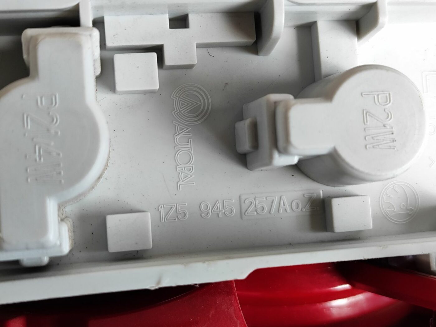 Aizmugurējais kreisais lukturis priekš SKODA OCTAVIA 2008 5 Aizmugurējais kreisais lukturis priekš SKODA OCTAVIA 2008