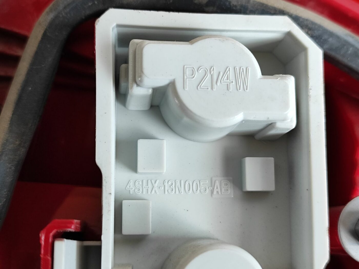 Aizmugurējais kreisais lukturis priekš SKODA OCTAVIA 2008 4 Aizmugurējais kreisais lukturis priekš SKODA OCTAVIA 2008