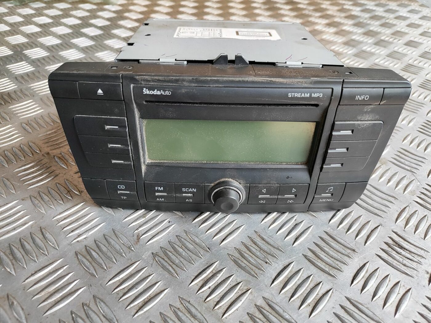 CD/DVD/Navigācijas bloks priekš SKODA OCTAVIA 2008 2 CD/DVD/Navigācijas bloks priekš SKODA OCTAVIA 2008