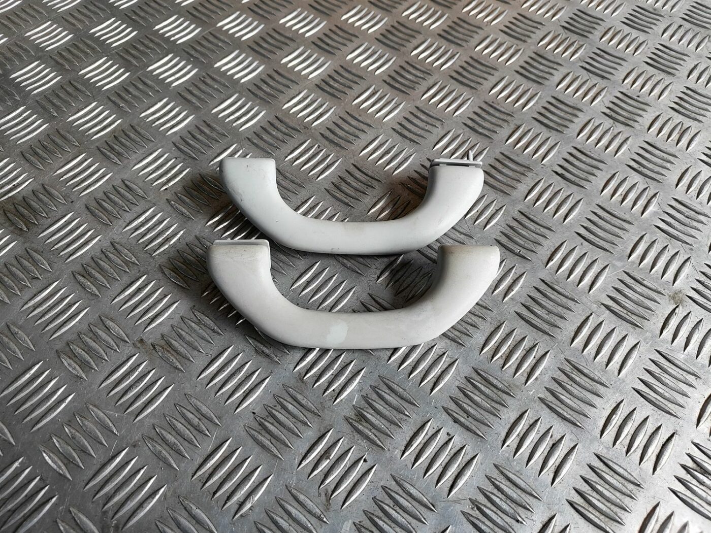 Salona rokturis griestos priekš SKODA OCTAVIA 2008 1 Salona rokturis griestos priekš SKODA OCTAVIA 2008