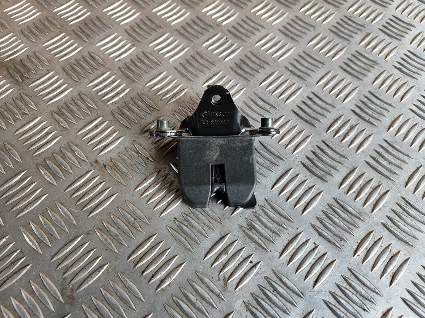 Bagāžnieka vāka slēdzene priekš SKODA OCTAVIA 2008 1 Bagāžnieka vāka slēdzene priekš SKODA OCTAVIA 2008