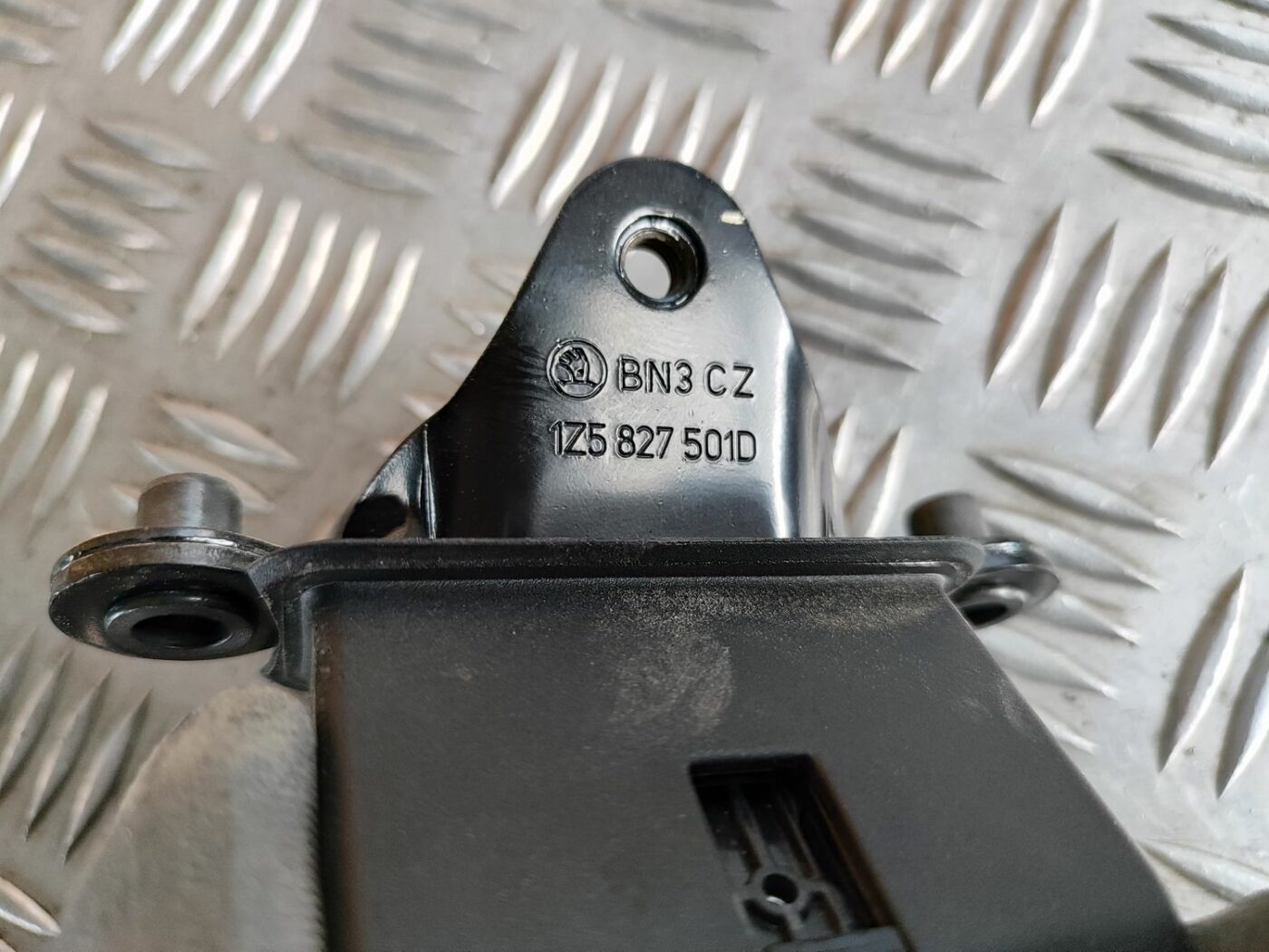 Bagāžnieka vāka slēdzene priekš SKODA OCTAVIA 2008 5 Bagāžnieka vāka slēdzene priekš SKODA OCTAVIA 2008