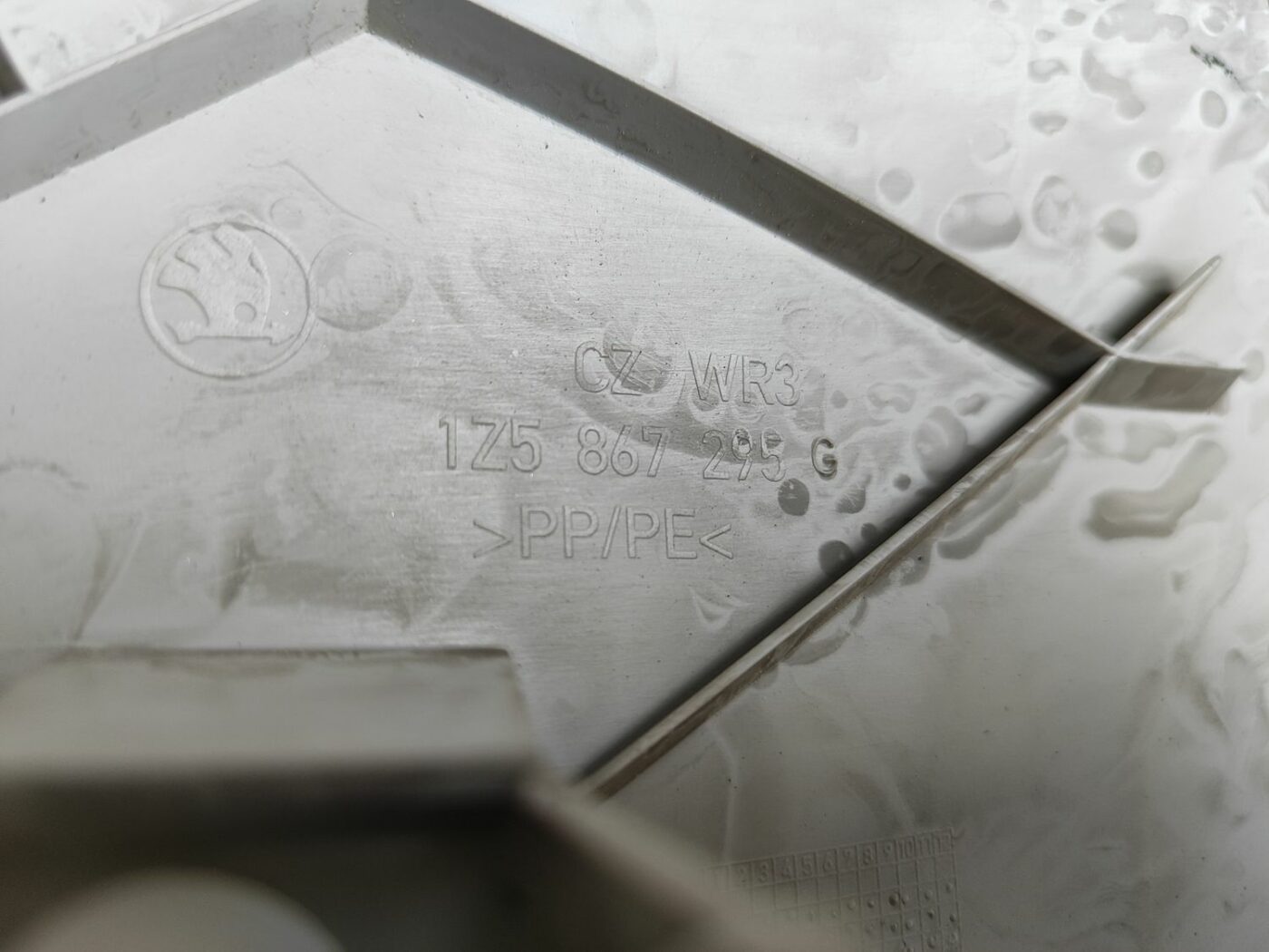 Bagažnieka nodalījuma statnes apdare priekš SKODA OCTAVIA 2008 3 Bagažnieka nodalījuma statnes apdare priekš SKODA OCTAVIA 2008