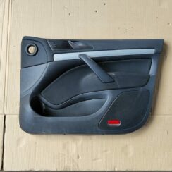 Priekšējo labo durvju apdare priekš SKODA OCTAVIA 2008